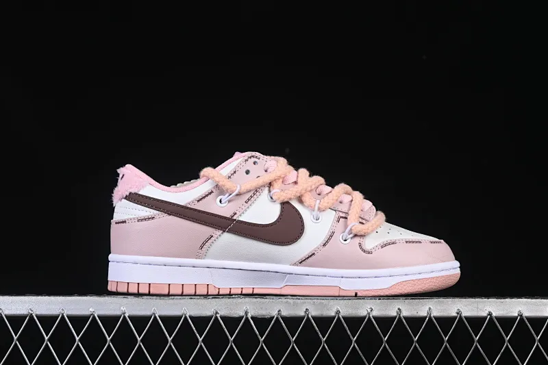 All categories Nk SB Dunk Series Nk SB Dunk Low High-end customized low-top sneakers Nike SB Dunk Low Valentine's Day pink straps low-top casual sneakers DO6485-600